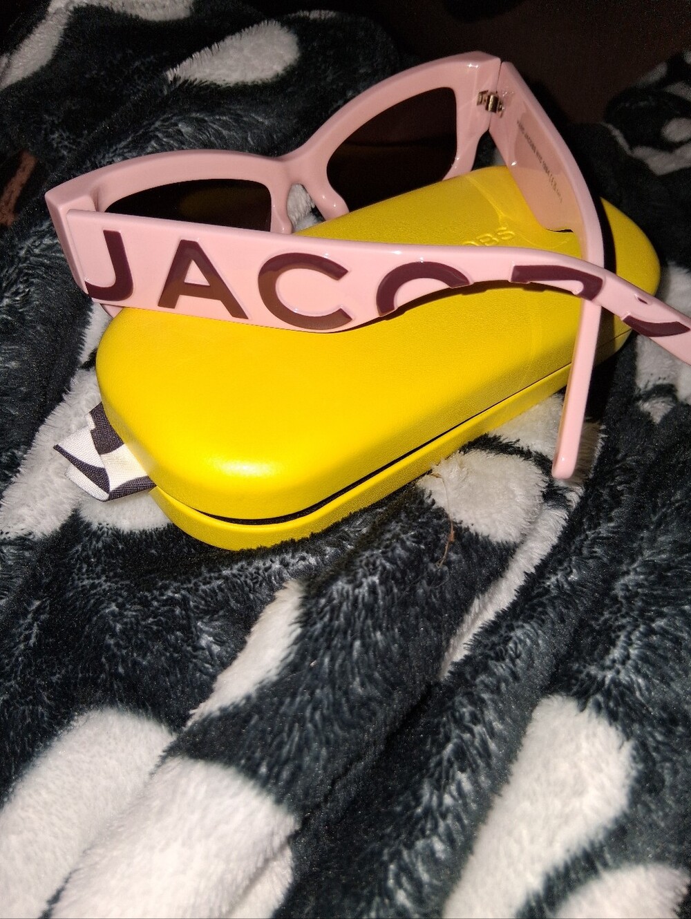 Marc Jacobs Pale Pink Cat-Eye Sunglasses with Dark Lenses. Brand New - Picture 3 of 4